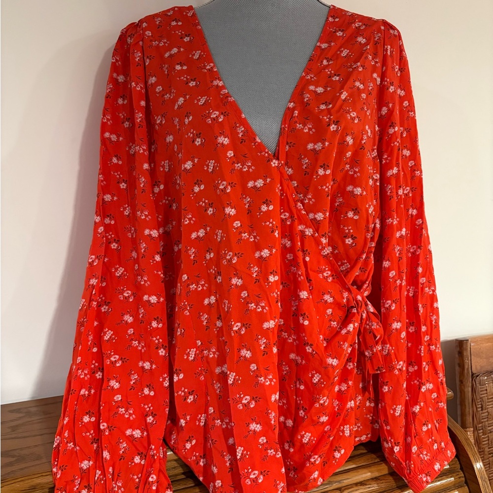 LEVI’S Floral print v-neck Wrap Top Red size 2X